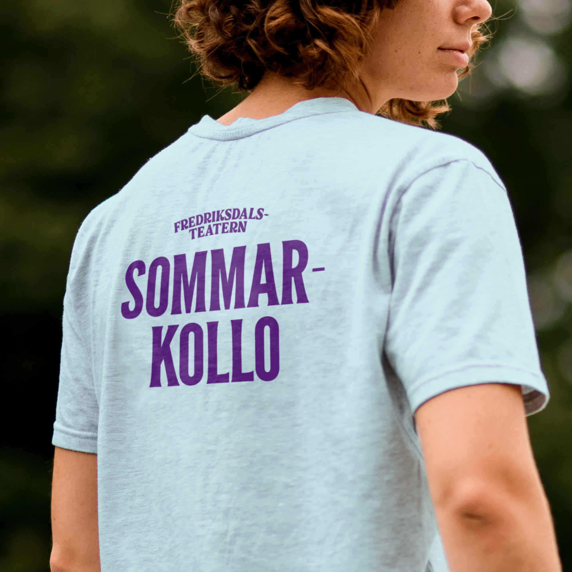 Fredriksdalsteatern-kolossal-T-shirt-sommarkollo
